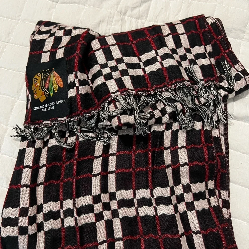 Forever Collectibles Chicago Blackhawks NHL Checkered Scarf